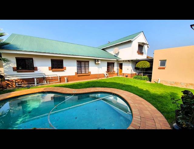 5 BEDROOM HOUSE FOR SALE IN SINOVILLE